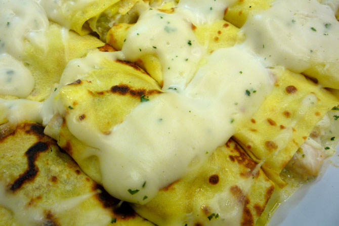 Блинные каннеллони с рыбой и брокколи